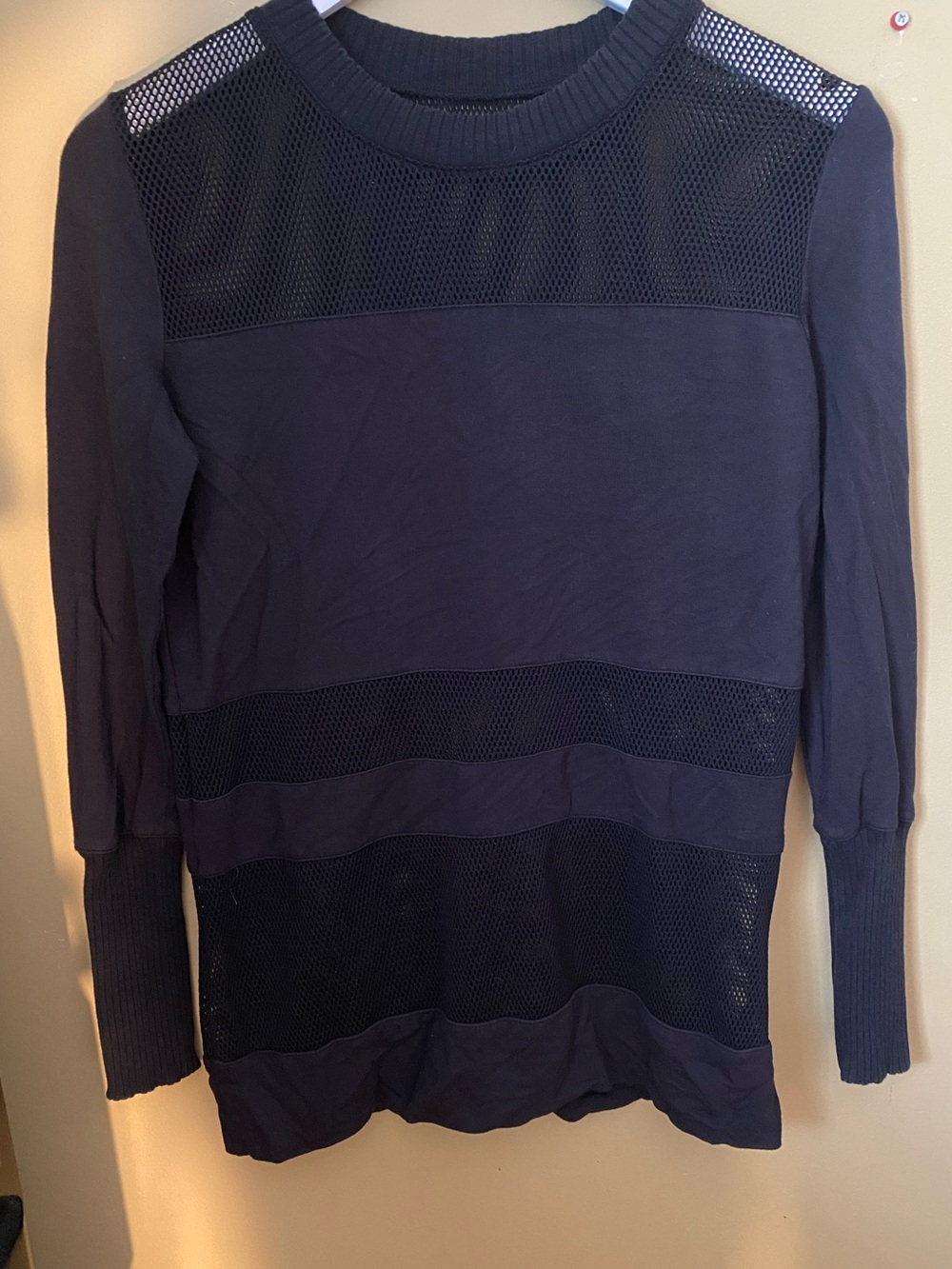 Alo Yoga Plank Black Mesh Panel Top, Size Small